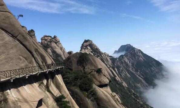 玻璃栈道坍塌死亡26人