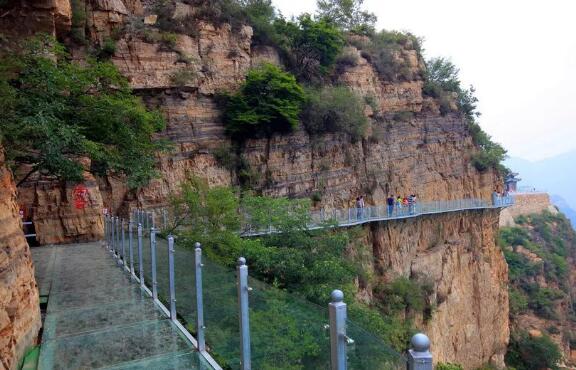 玻璃栈道坍塌死亡26人