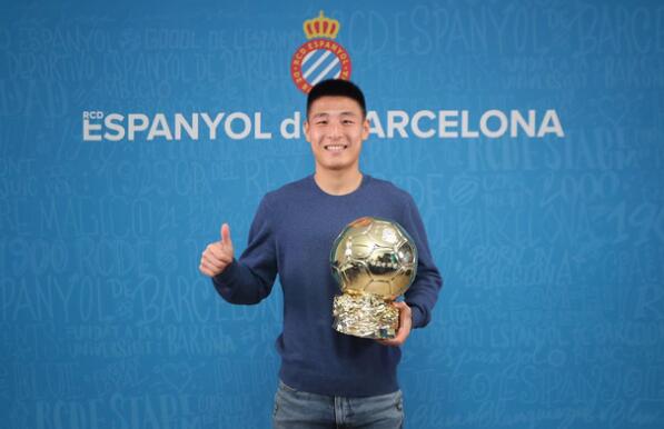 武磊获中国金球奖