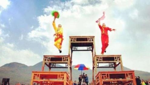 秀山花灯主要在什么期间表演