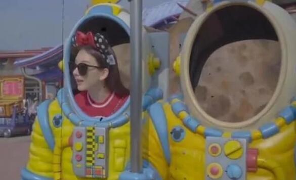 方媛晒迪士尼游玩画面