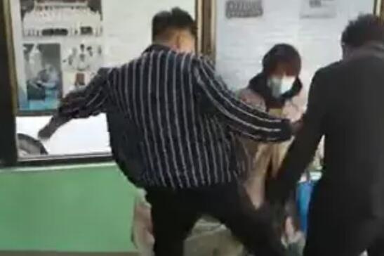 水滴筹员工和轻松筹员工斗殴