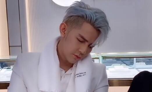 汪东城直播睡觉