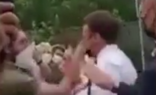 法国总统马克龙访问行程中突遭掌掴