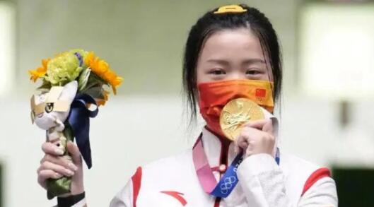 奥运冠军为什么都爱咬金牌