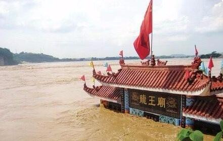 四川南充上演现实版大水冲龙王庙