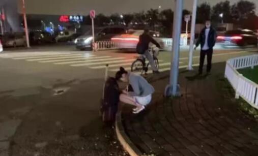 旅客回应拍摄海航空姐瑟瑟发抖照