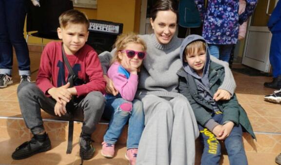 安吉丽娜朱莉访问乌克兰