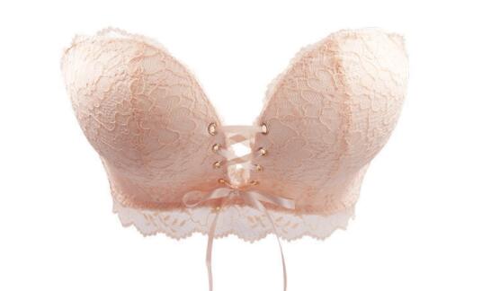 空姐执勤时洗手间发内衣照被开除