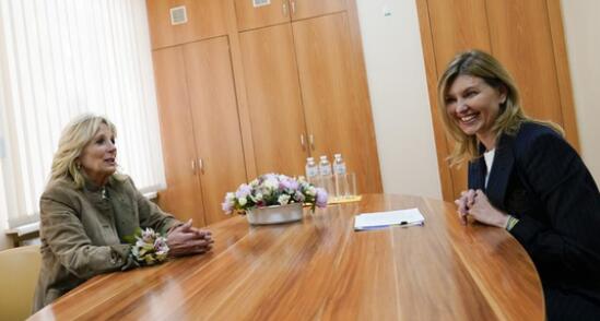 美国第一夫人访乌