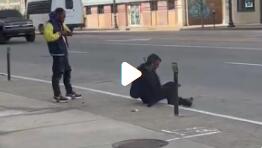 美国流浪汉被当街处决式射杀