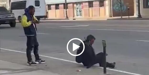 美国流浪汉被当街处决式射杀