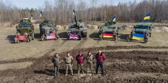 乌克兰称已收到英美德坦克和战车