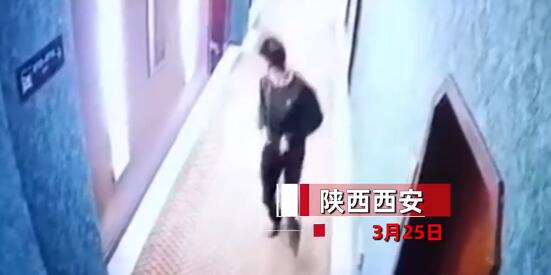 情侣住酒店小伙半夜被陌生男摸醒