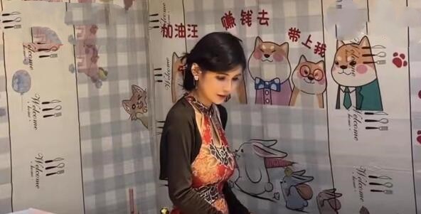 狗头萝莉摆摊卖煎饼