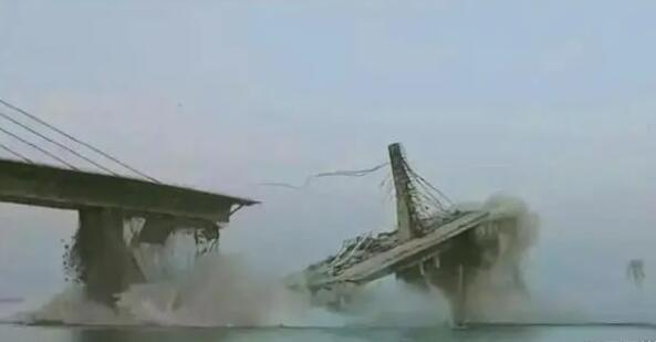 印度耗资百亿卢比的大桥又塌了
