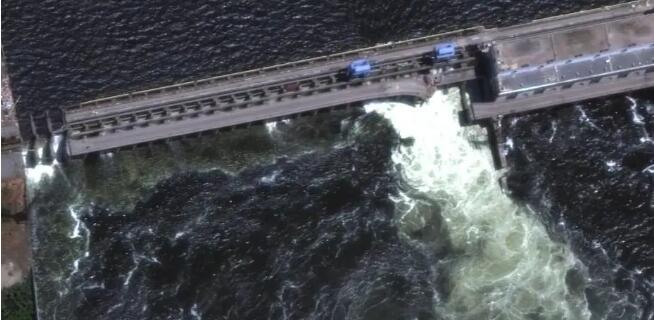 卡霍夫卡大坝已坍塌近半