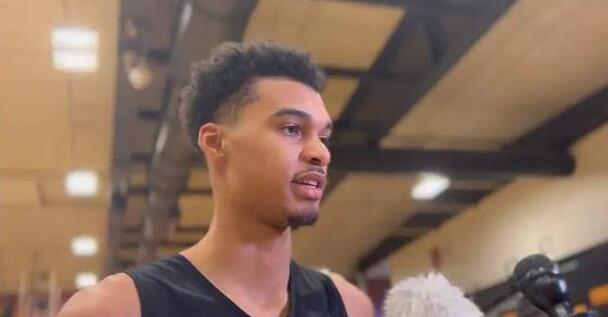 布兰妮小甜甜遭安保掌掴