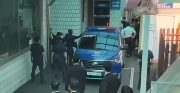 韩总统尹锡悦岳母当庭被捕