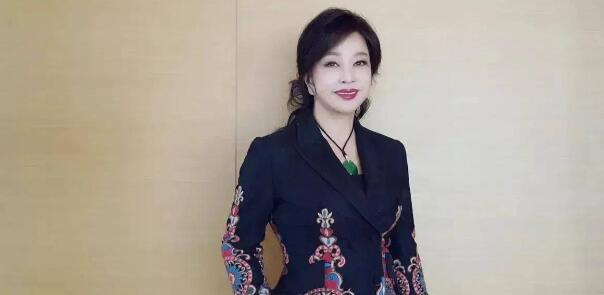 刘晓庆回应演少女争议