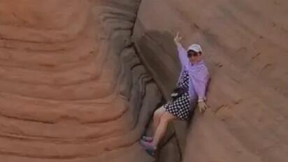 陕西靖边回应大妈踩丹霞地貌拍照