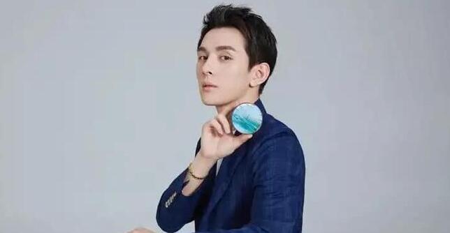 网友发现小时候舞蹈老师是李佳琦