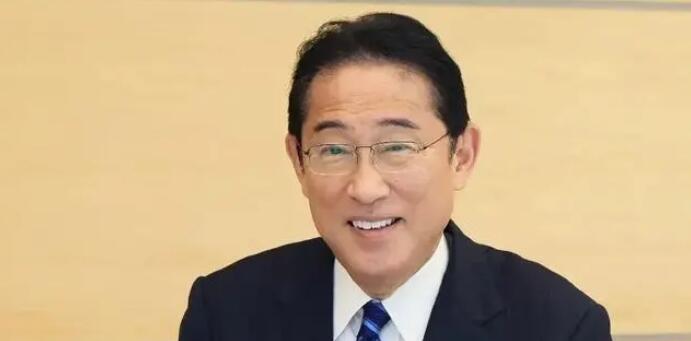 岸田文雄在鱼市场大吃福岛章鱼