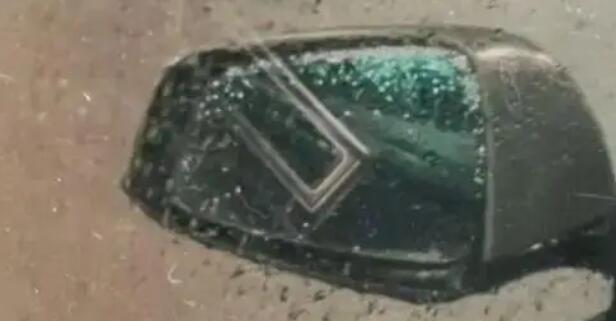 容祖儿香港雨中开车蔡卓妍害怕大喊