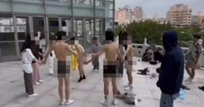 台学生只穿内裤联谊校方回应