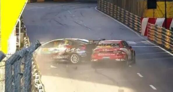 郭富城参加赛车发生意外