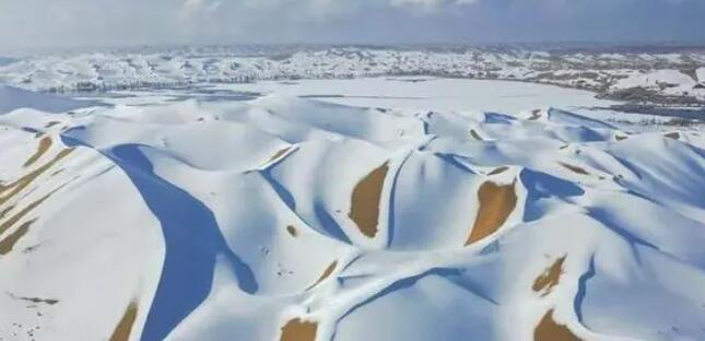 塔克拉玛干沙漠下雪了