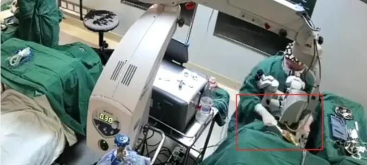 医生手术中拳击患者?