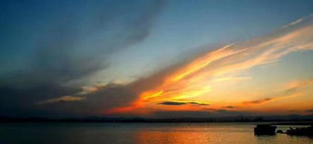 地球出现3小时特大地磁暴