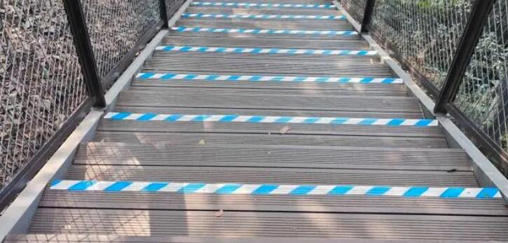 这个景区台阶是生怕摔不到人