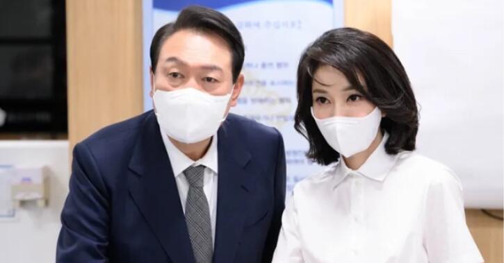 韩第一夫人金建希现身