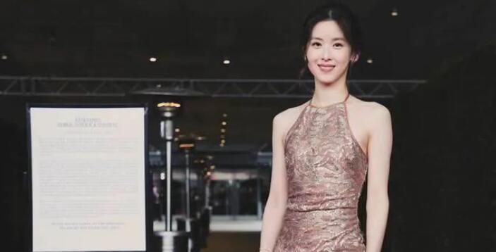 章泽天自曝家族有帕金森基因