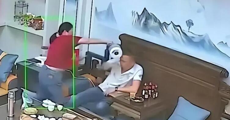 妻子遭家暴后用开水浇丈夫