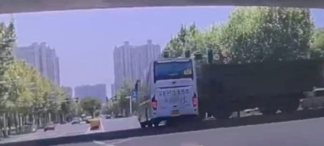 南通学生大巴事故一女孩离世