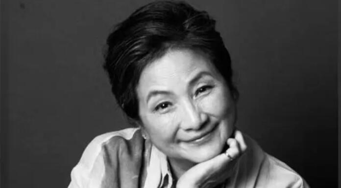 众艺人发文悼念郑佩佩去世