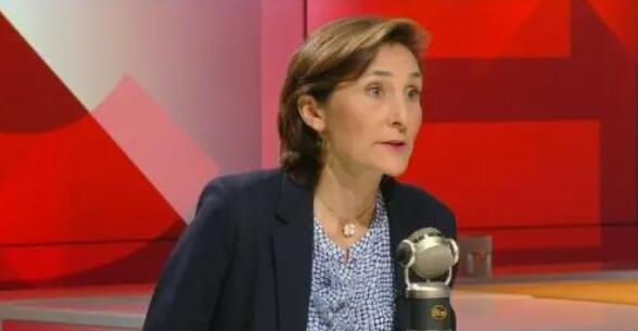 女子买高铁二等座嫌冷大闹要毛毯