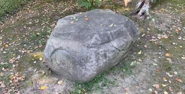 缅甸黑皮翡翠原石特性