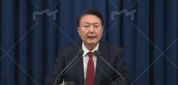 韩国首尔爆发示威游行