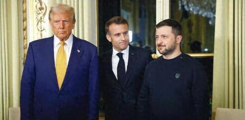 马克龙与特朗普握手笑容逐渐消失