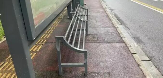 长沙公交站台奇怪座椅引吐槽