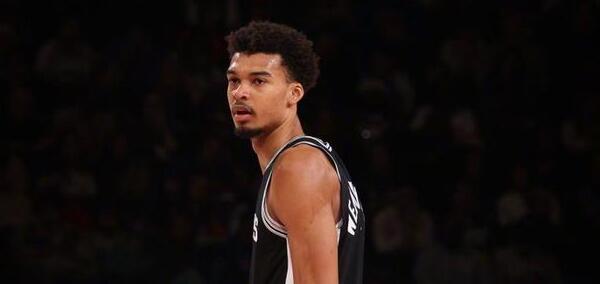 NBA尼克斯险胜马刺