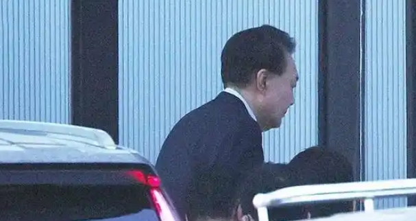 尹锡悦换上囚服