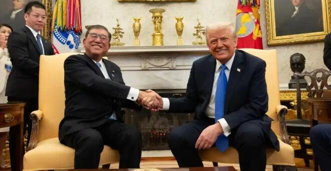 石破茂访美被日网友批评坐姿无礼